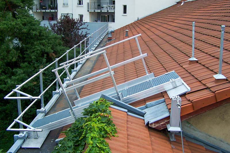Avenir-Metal-fabrication-chemin-acces-toiture